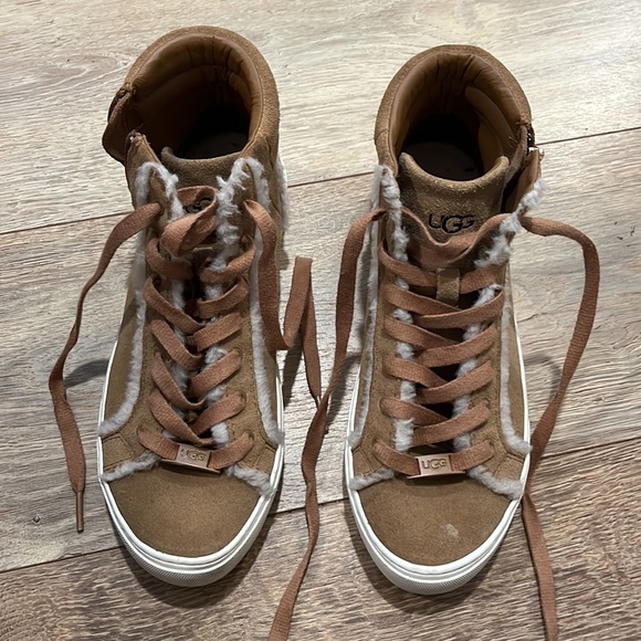 Ugh sneakers - Picture 2 of 5